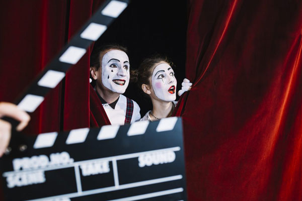 Obras de teatro en Madrid - Mimos se sumergen en el mundo de la magia y el teatro para dar un espectáculo de altura