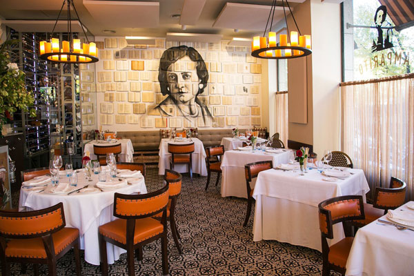 Mesas e instalaciones de Amparito Roca, gastronomía y servicio que seduce al ritmo de pasodoble 