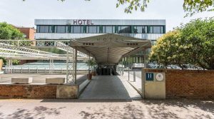 Hoteles pet friendly - Entrada principal del Petit Palace Arturo Soria en Madrid