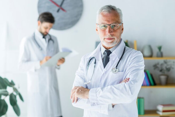 Gastroenterólogo en Madrid - Doctor con años de experiencia y con diversas especializaciones se presenta ante los pacientes como un profesional de confianza