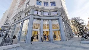 Fachada de la tienda de Zara en el barrio salamanca