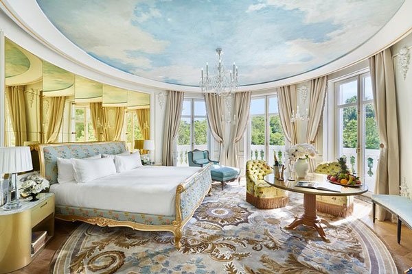 Hoteles pet friendly - Parte de las instalaciones y de la decoración exclusiva de la suite real del Hotel Mandarin Oriental Ritz