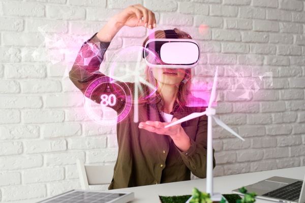 Mujer trabaja en proyecto de energía eólica con ayuda de la realidad virtual y de la inteligencia artificial 