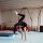 Gimnasia rítmica - Bailarina pone a prueba su flexibilidad corporal mediante una serie de ejercicios en el mejor centro de gimnasia rítmica en Madrid