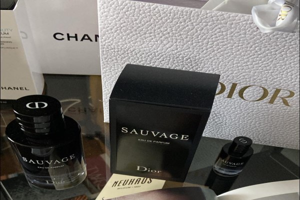 Expositor de una de las tiendas de fragancias de Dior en Madrid