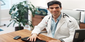 Foto del Dr. Enzo Javier Alderete Parisi