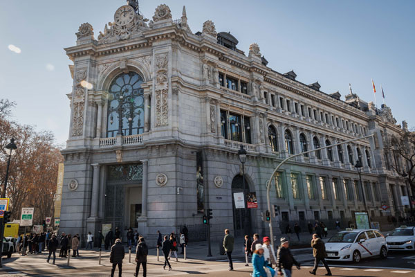 Letras del Tesoro - Sede principal del Banco de España en Madrid en los alrededores de la Plaza de Cibeles