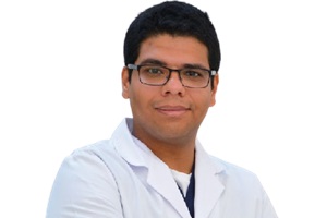 Mejores cirujanos capilares Madrid - Foto del Dr. Antonio Fernández Brito, un tricólogo reconocido entre las mejores clínicas injerto capilar Madrid