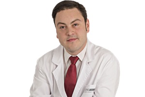 Mejores cirujanos capilares Barcelona - Foto del Dr. Bruno Jacobovski, uno de los mejores tricólogos en Barcelona