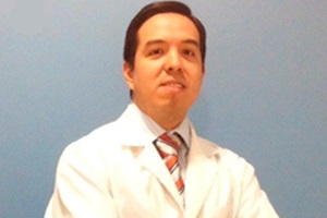 Foto del Dr. Hans Heinicke, médico tricólogo con amplia reputación