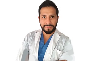 Foto del Dr. Joel Chara, médico con amplia experiencia en cirugía capilar