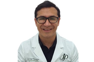Foto del Dr. Jorge Antonio Pasquier Batres, reconocido por sus excelentes resultados en trasplante capilar