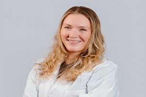 Mejores cirujanos capilares España - Cirujana capilar Diana Villegas de los mejores doctores injerto capilar España