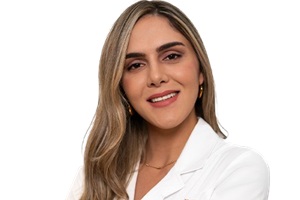 Mejores cirujanos capilares Madrid - Foto de la Dra. Karlexis León Montilla, médico especialista en injerto capilar Madrid