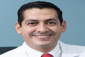 Dr. Carlos López