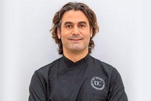 Dr. Enrique Carmona
